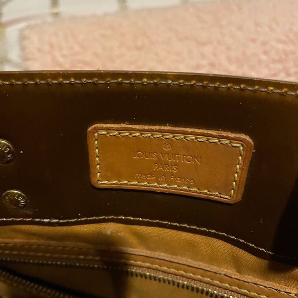 LOUIS VUITTON TOTE.. BRONZE VERNIS DESIGN. GREAT BAG Stored in a dust bag. - Picture 11 of 11